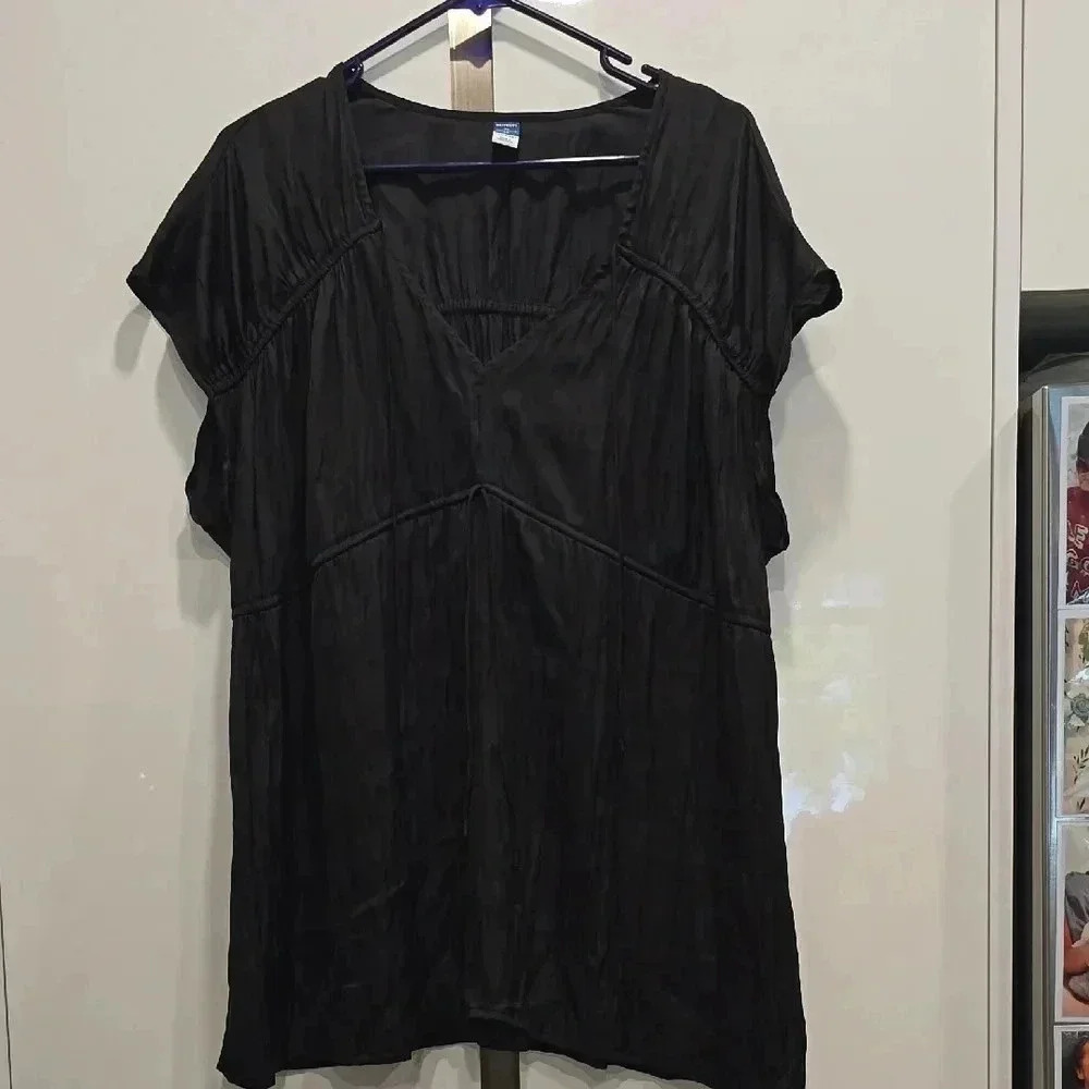 Maternity Old  Navy Black V-Neck Cap Sleeve Top